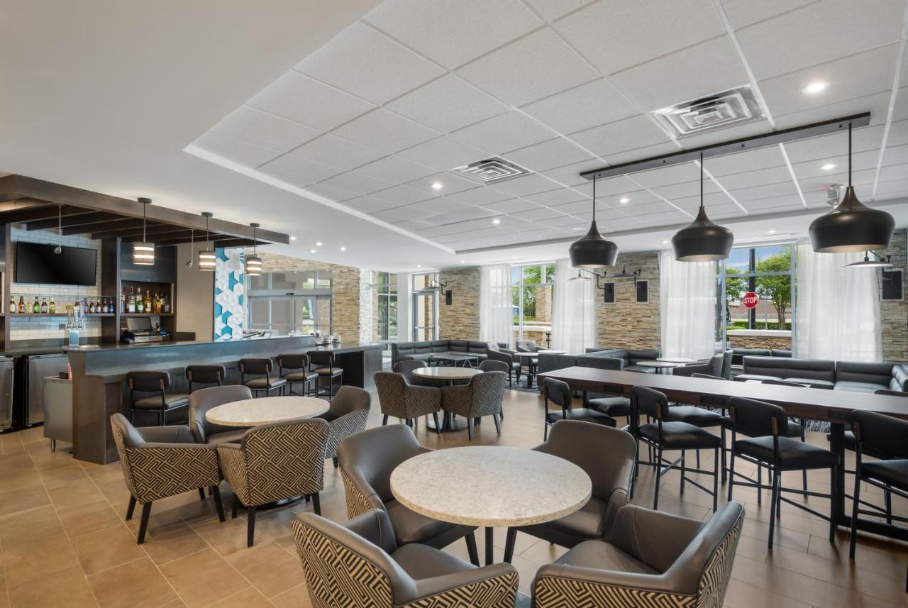 Hyatt Place Hampton Convention Center Экстерьер фото