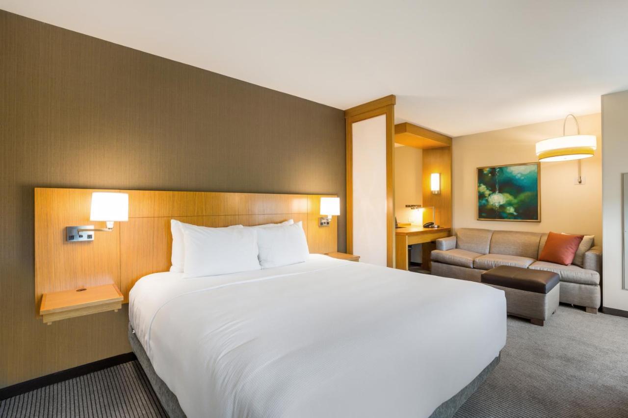 Hyatt Place Hampton Convention Center Экстерьер фото