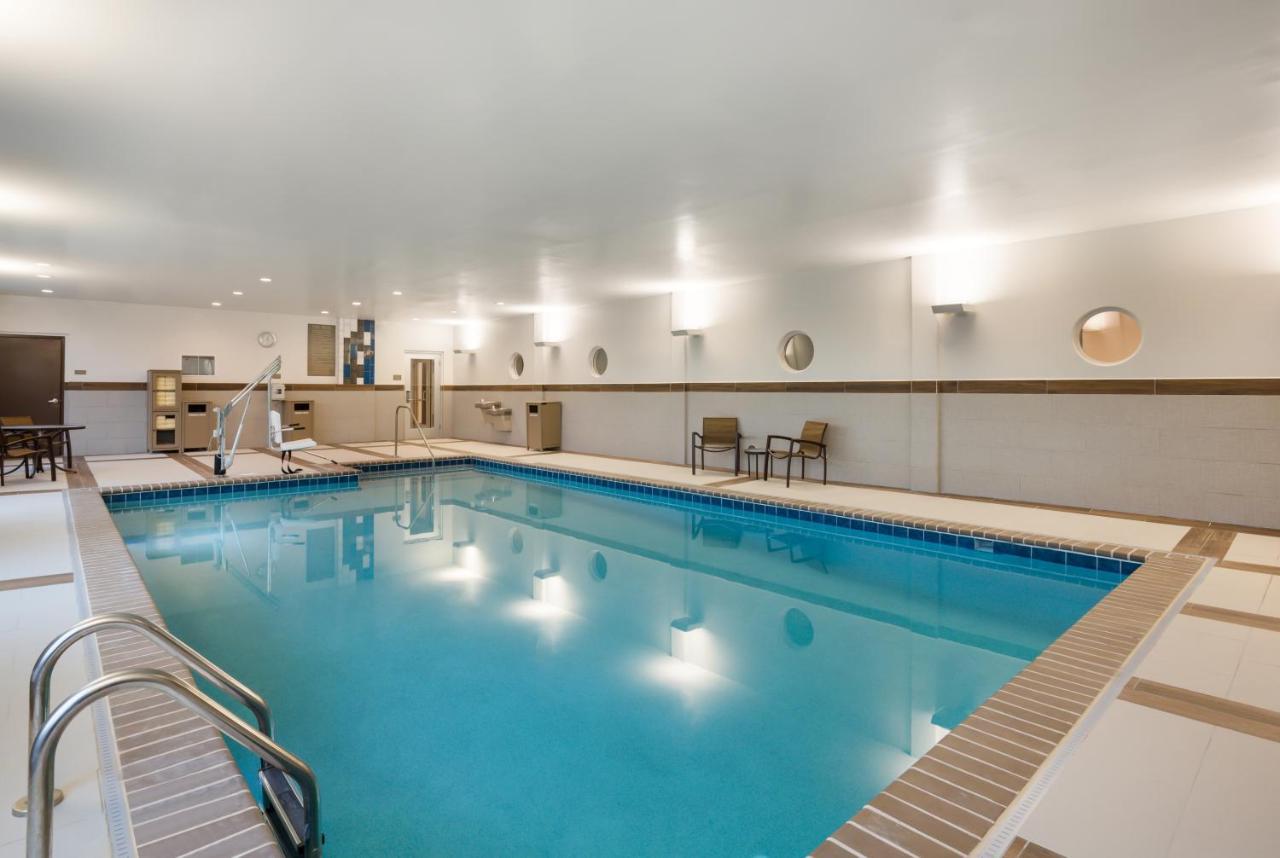 Hyatt Place Hampton Convention Center Экстерьер фото