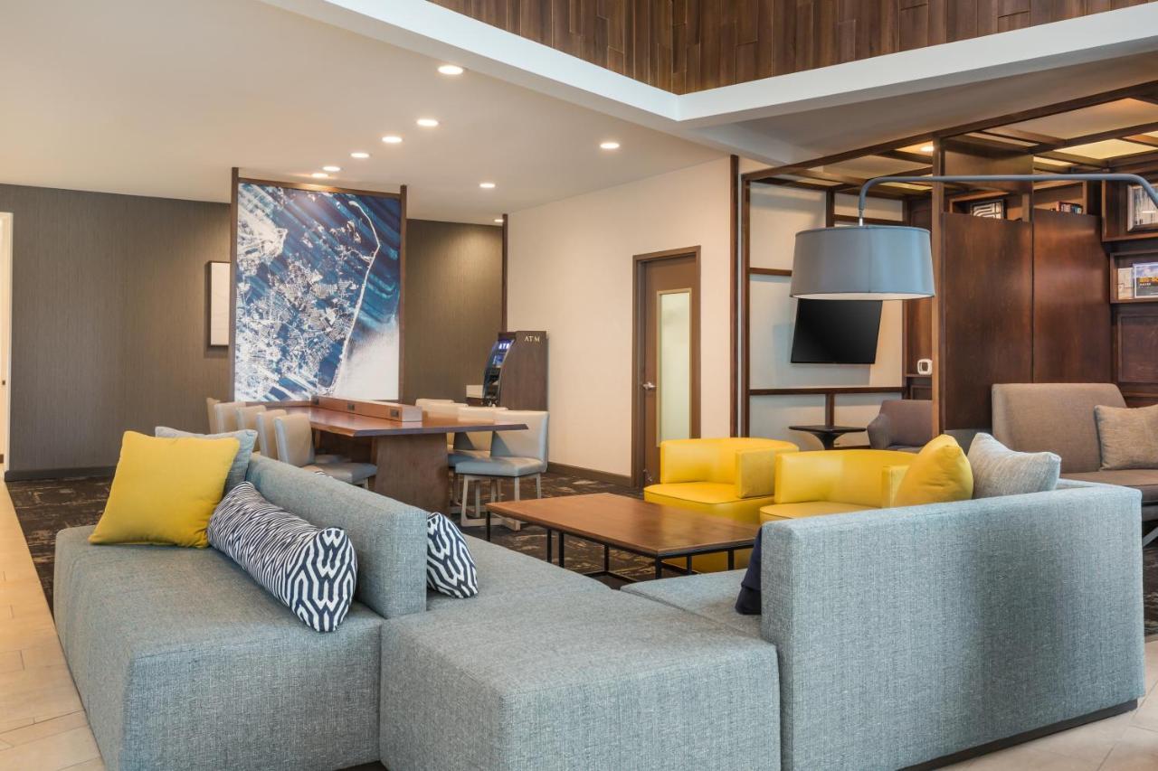 Hyatt Place Hampton Convention Center Экстерьер фото