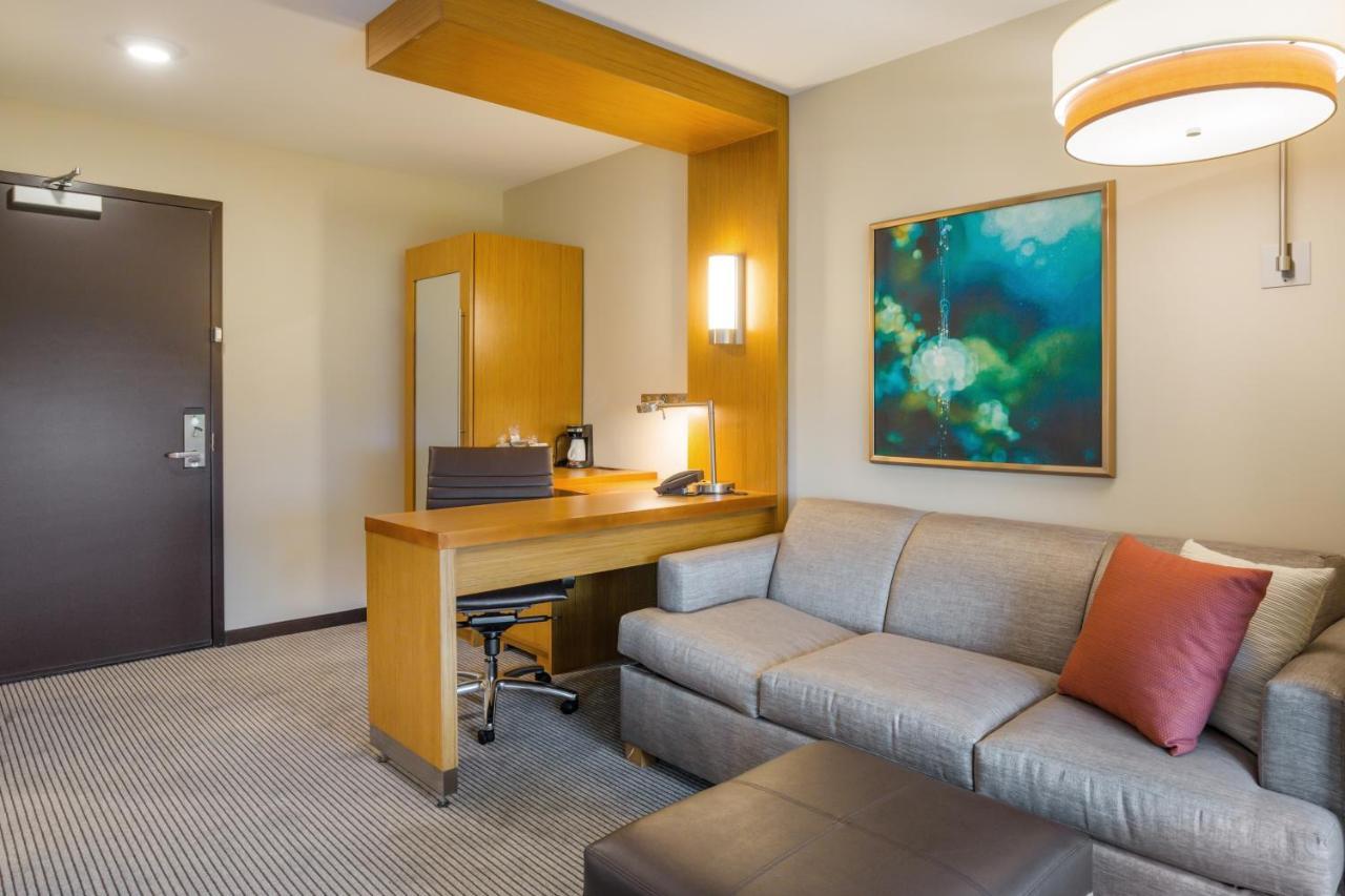 Hyatt Place Hampton Convention Center Экстерьер фото