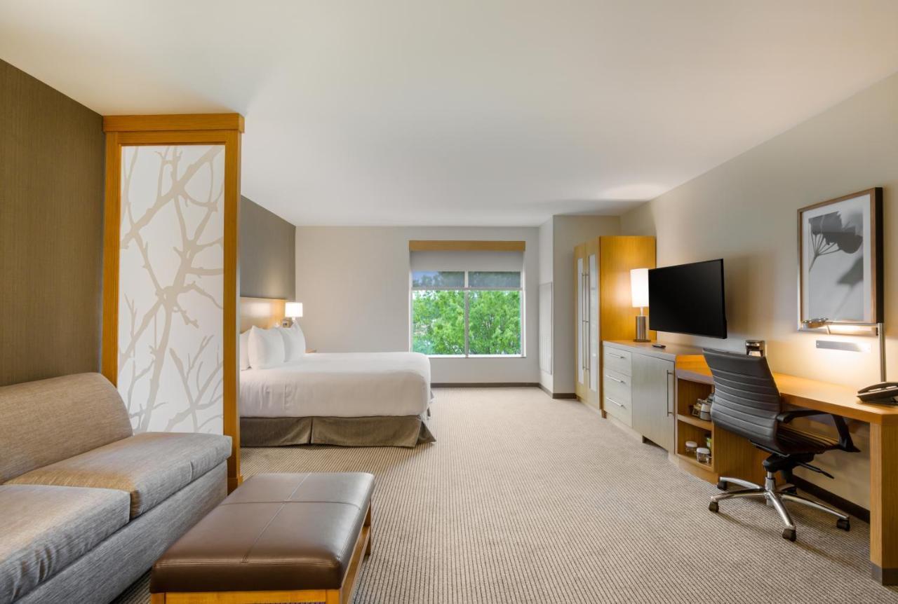 Hyatt Place Hampton Convention Center Экстерьер фото