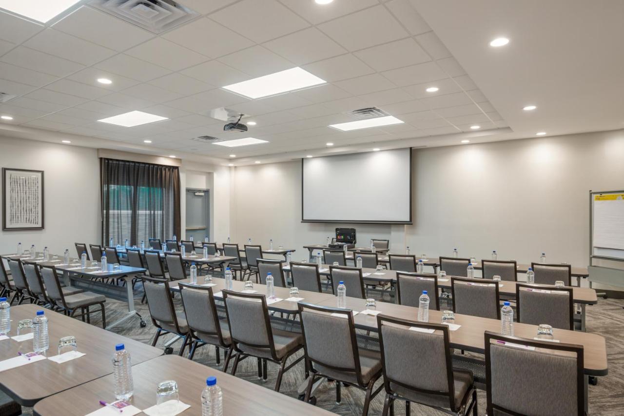 Hyatt Place Hampton Convention Center Экстерьер фото