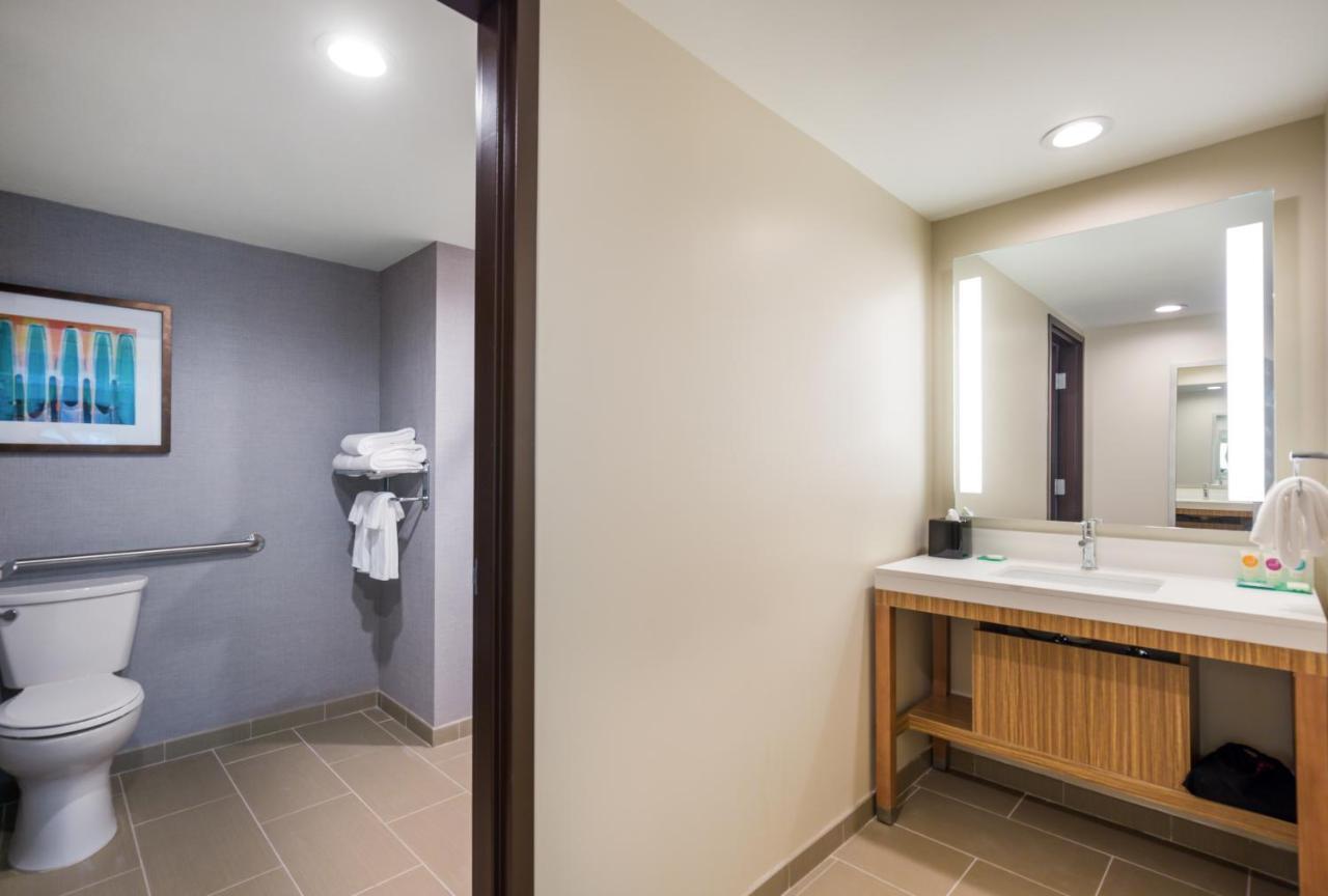 Hyatt Place Hampton Convention Center Экстерьер фото